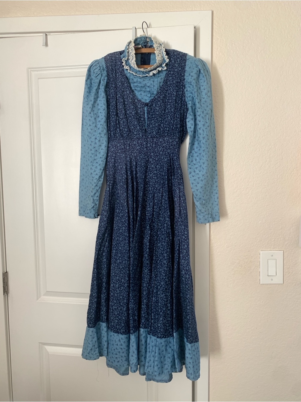 Gunne Sax Blue Two-Tone Floral Long Sleeve Maxi Dress
